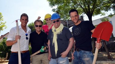 RTL - Wir helfen Kindern: DJ Ötzi und Co. im zerstörten Kinderhaus