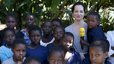 RTL - Wir helfen Kindern: Natalia Wörner setzt sich für die Errichtung eines Schutzzentrums ein
