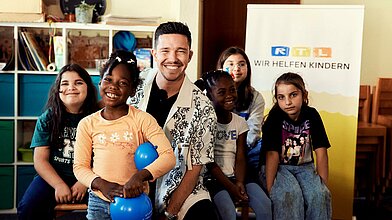 Projektpate Nico Santos im Einsatz für RTL-Kinderhäuser