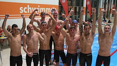Bei der Aktion "Wir schwimmen für Kinder" im Rahmen des RTL-Spendenmarathons wurde der Weltrekord für 100 km-Schwimmstaffel geknackt