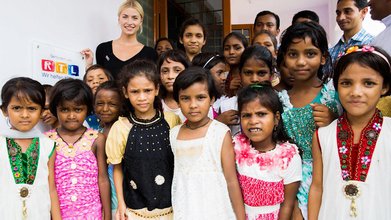 Delhi, 19.07.2017: Lena Gercke, Botschafterin der Stiftung "RTL - Wir helfen Kindern" bei der ErÃ¶ffnung des Kindernothilfe-Heims fÃ¼r obdachlose MÃ¤dchen in der NÃ¤he von Delhi, Indien.