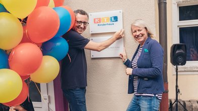 Andreas Friesch und Anja Nürnberg eröffnen den Lunch Club Ahlen als RTL-Kinderhaus
