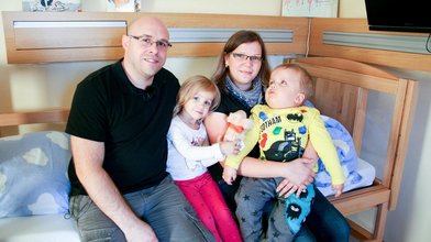 Familie Schulz mit ihrem Sohn Mark und Zwillingsschwester Emilia bekommen im Kinder- und Jugendhospiz Mitteldeutschland wichtige Unterstützung.
