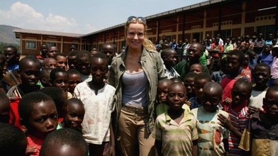 "RTL - Wir helfen Kindern": Katja Burkard eröffnet Grundschule in Burundi