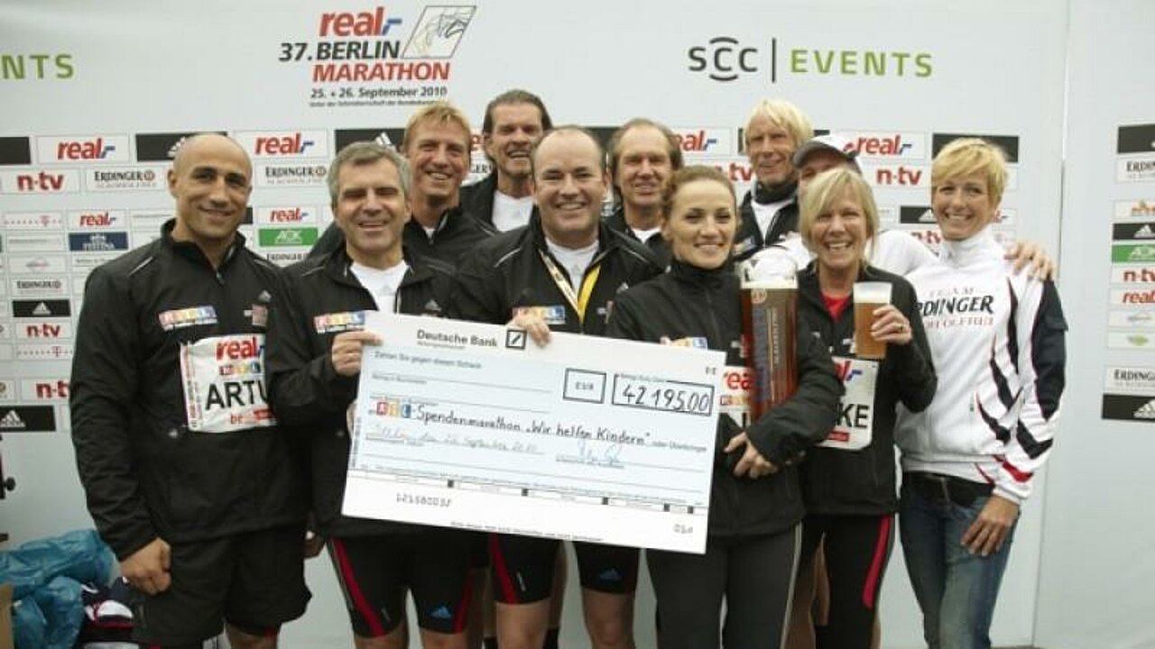 RTL-Promi-Staffel beim real,- BERLIN-MARATHON: Wir helfen Kindern