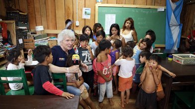 Peter Orloff besucht Guarani-Kinder im argentinischen Dorf Yvira Poty.