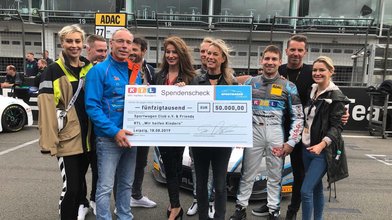 50.000 Euro spendete der Sportwagen Club Leipzig am Nürburgring für "Stiftung RTL - Wir helfen Kindern"